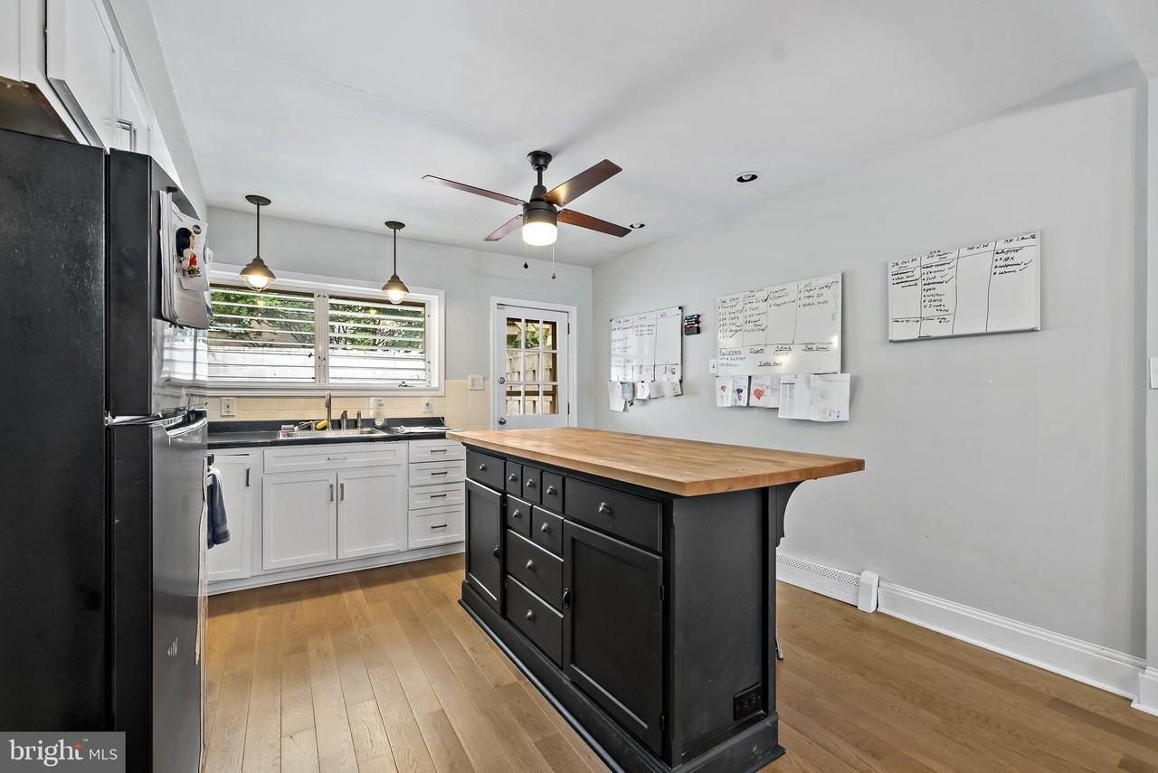 2141 Montrose St - Photo 5 of 11