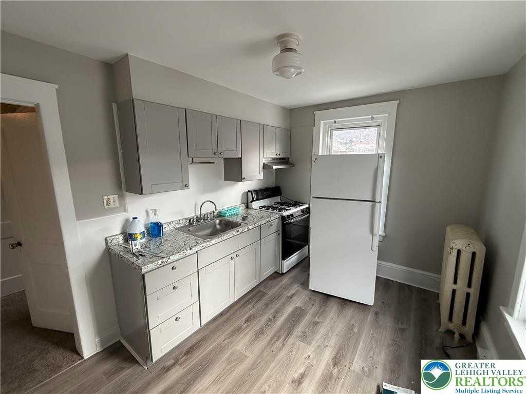 1052 Seneca St ##2 - Photo 5 of 9