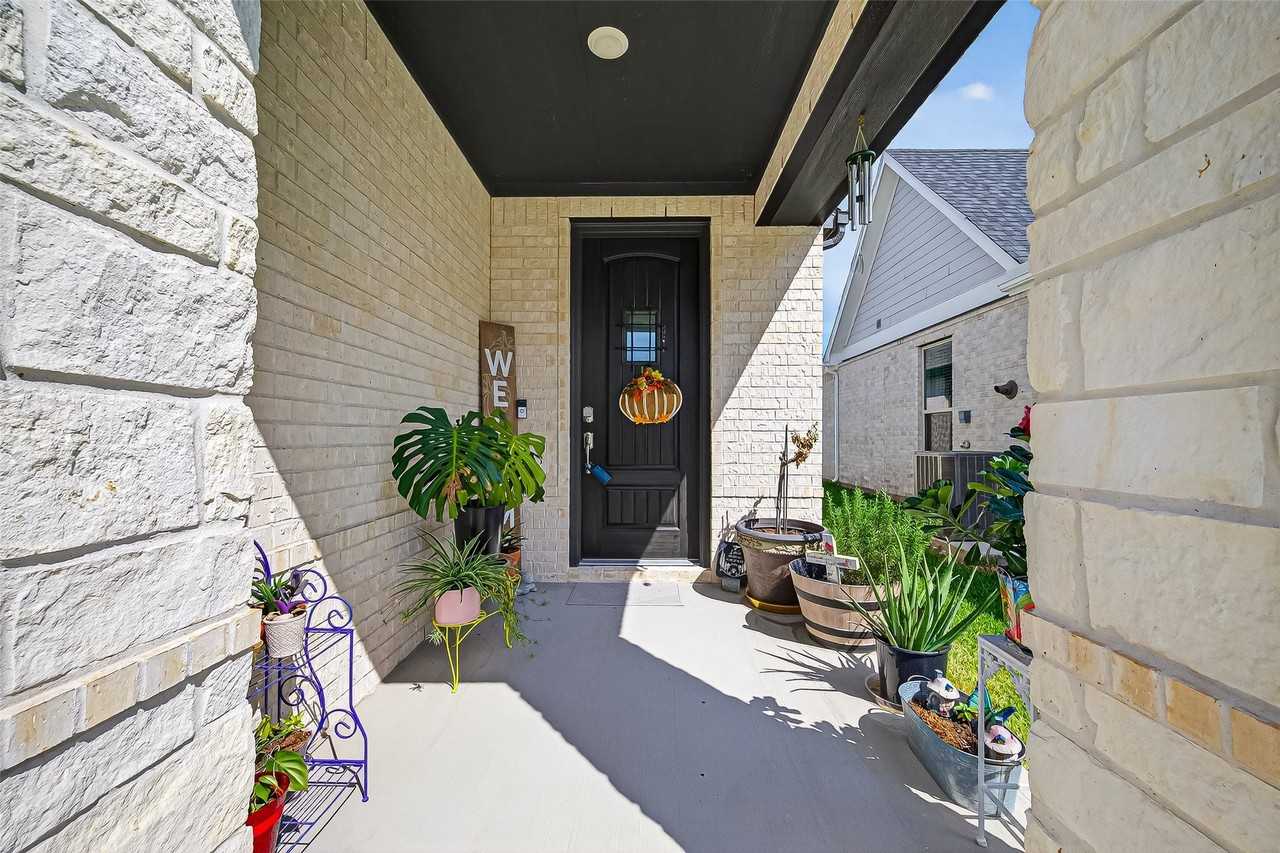 8047 Prospect Dr - Photo 6 of 48