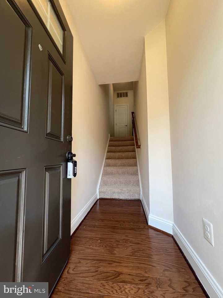 25835 Clairmont Manor Sq - Photo 2 of 28