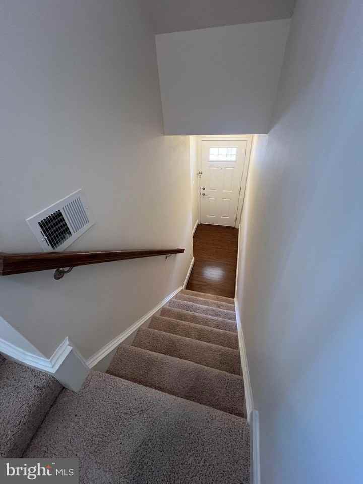 25835 Clairmont Manor Sq - Photo 3 of 28