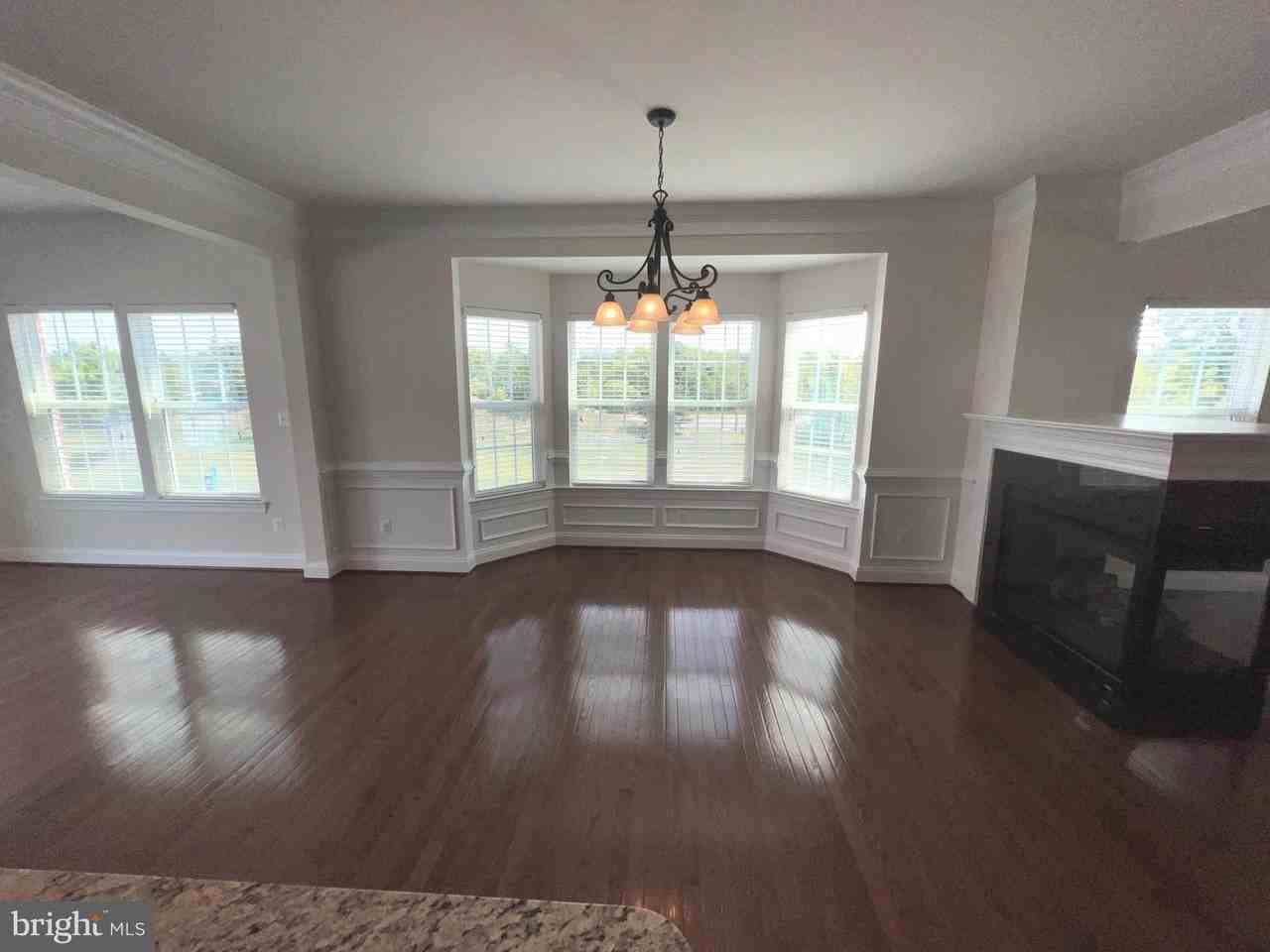 25835 Clairmont Manor Sq - Photo 7 of 28