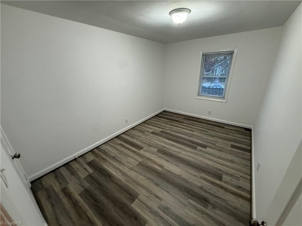 847 W 6th St #E - Photo 4 of 7