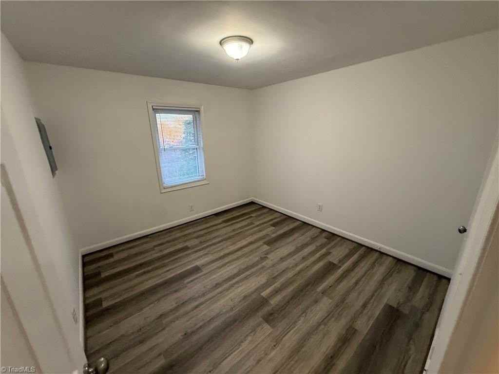 847 W 6th St #E - Photo 5 of 7