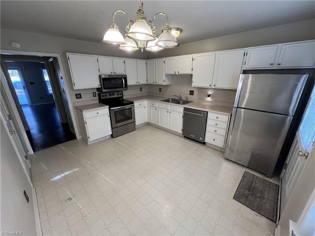 2551 Ambassador Ct - Photo 6 of 13