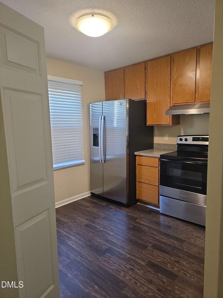 7825 Stephanie Ln - Photo 4 of 21