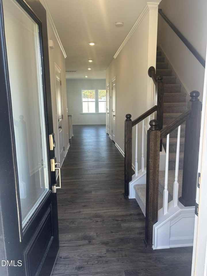 272 Hank Way - Photo 5 of 19