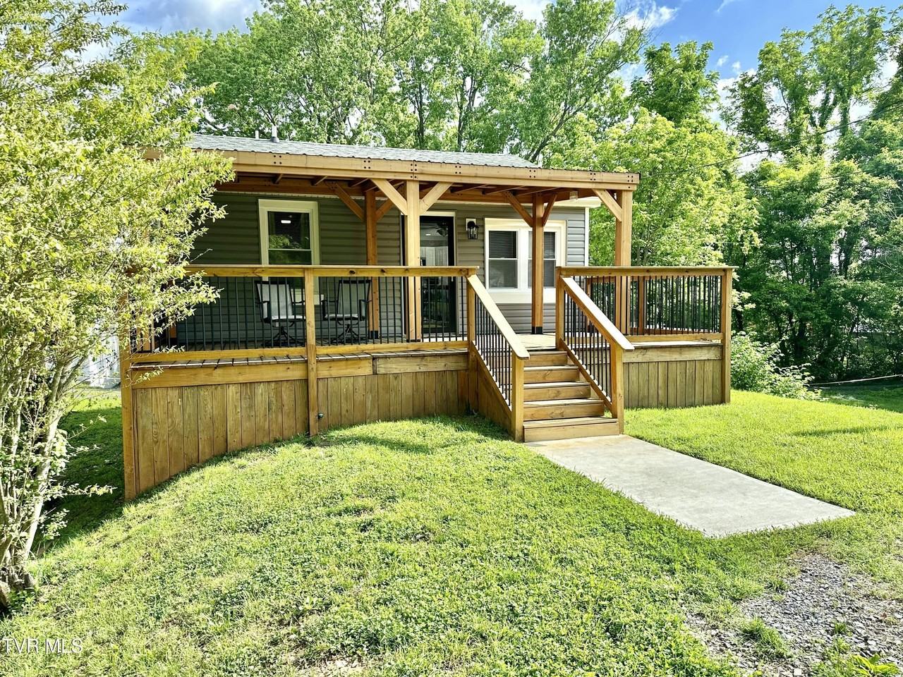 925 Wilson Ave - Photo 3 of 22