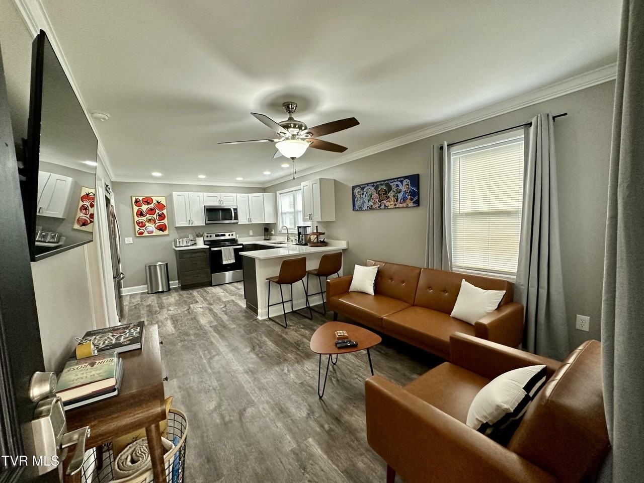 925 Wilson Ave - Photo 4 of 22