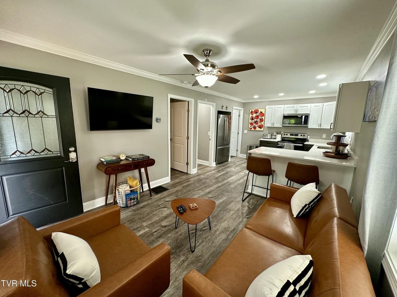 925 Wilson Ave - Photo 5 of 22