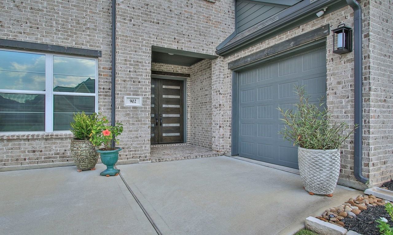 902 Falcon Hollow Ln - Photo 7 of 50