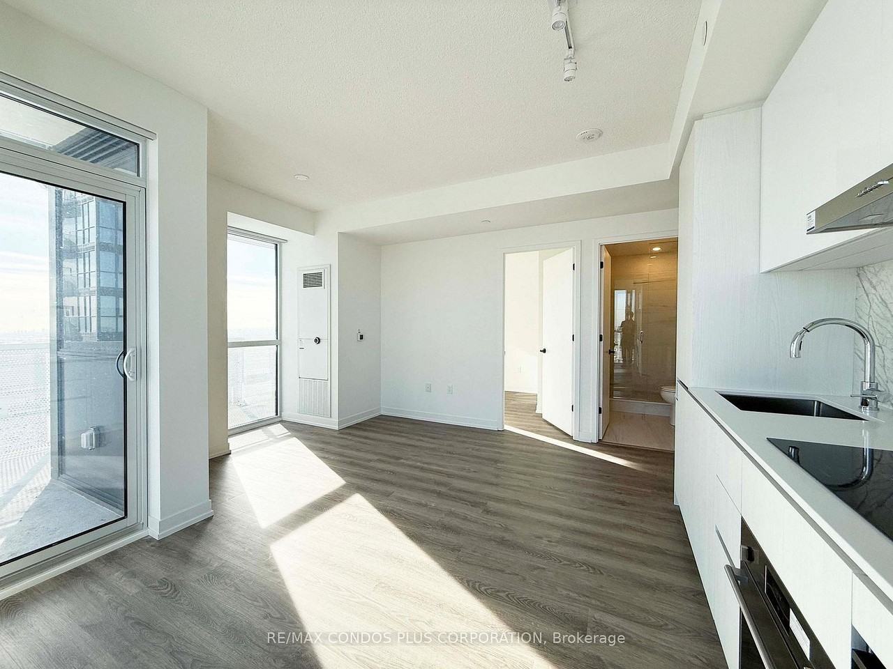 8 Interchange Way - Photo 2 of 7