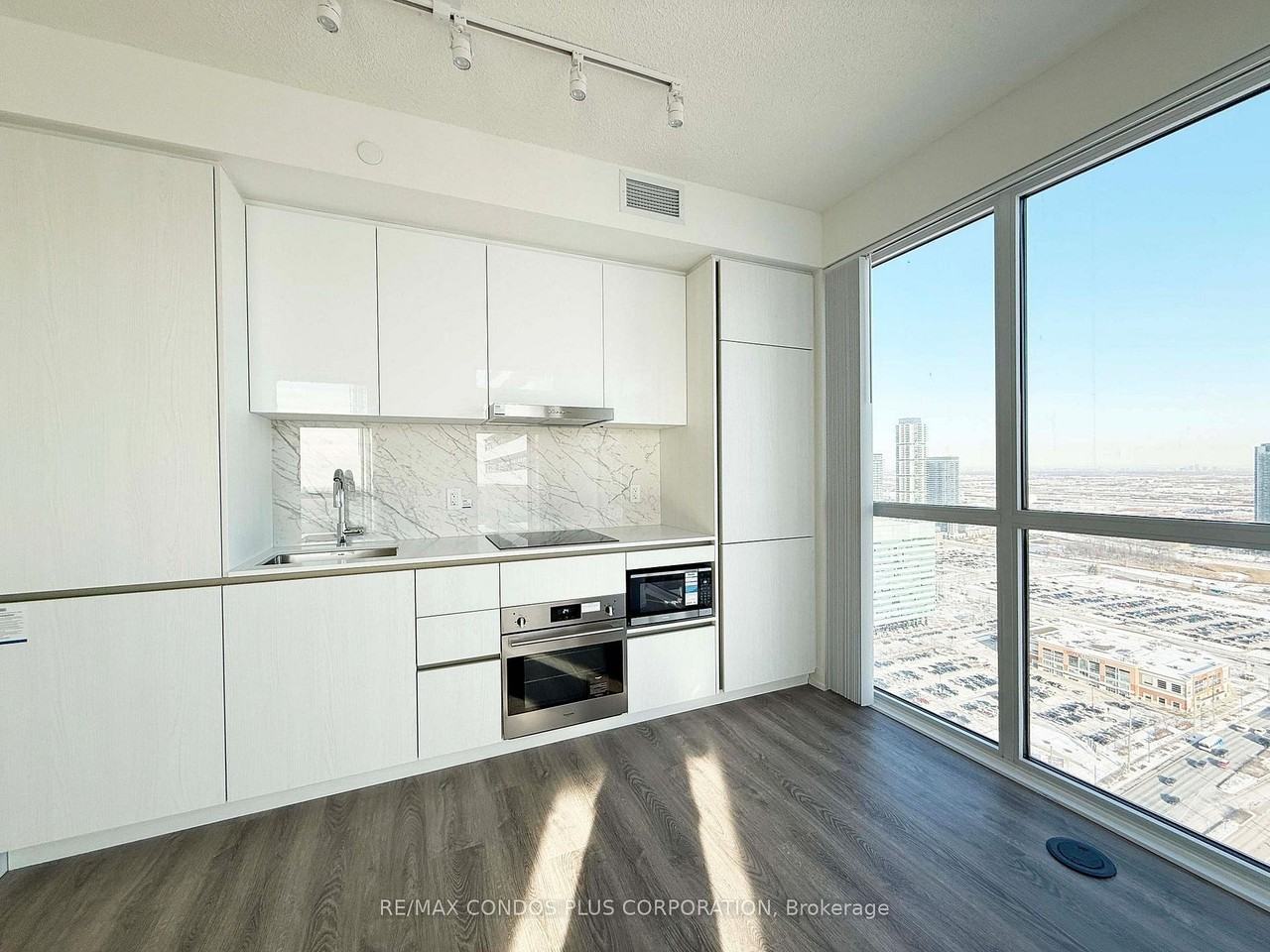 8 Interchange Way - Photo 3 of 7