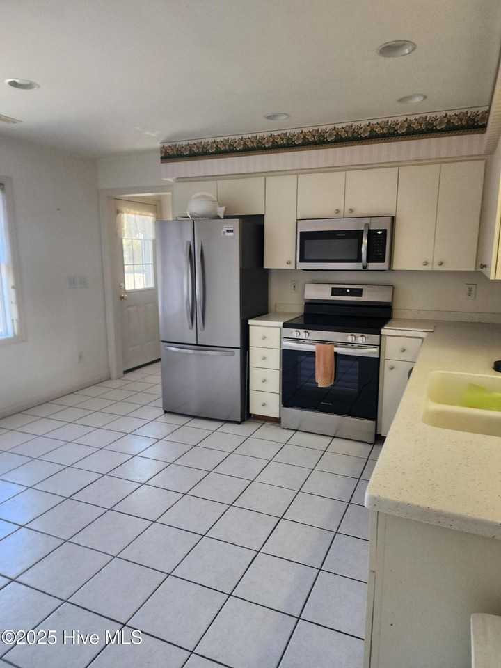 903 Rectory Ct - Photo 4 of 19