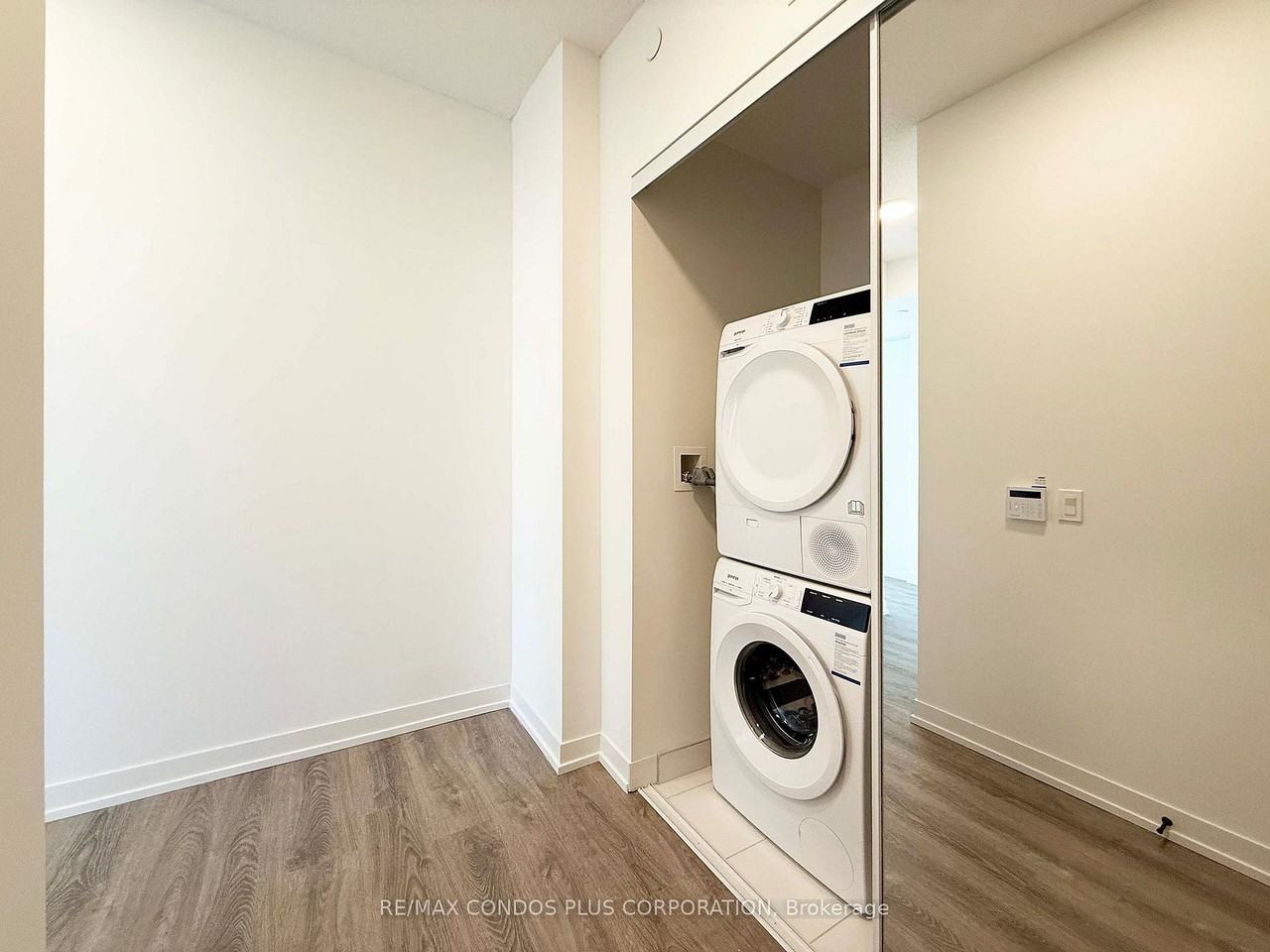 8 Interchange Way - Photo 6 of 7