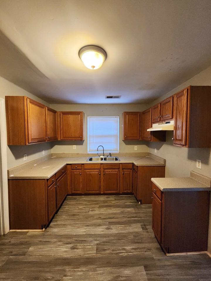 120 Roebuck Dr #1 - Photo 3 of 10