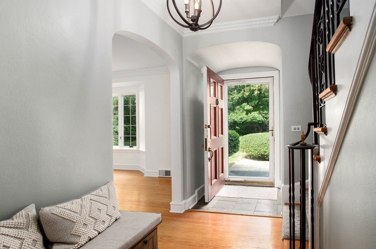 9445 Avers Ave - Photo 3 of 34