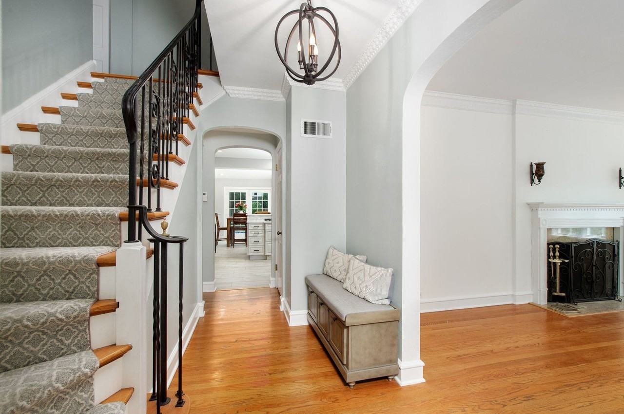 9445 Avers Ave - Photo 4 of 34