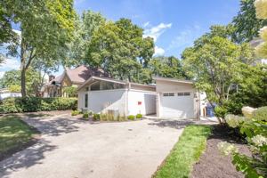 featured image of 523 Green Bay Rd