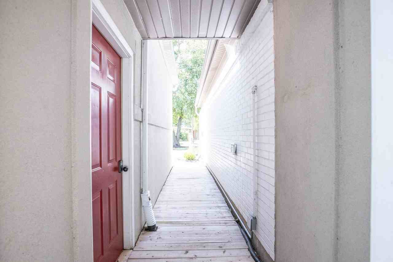 523 Green Bay Rd - Photo 2 of 19