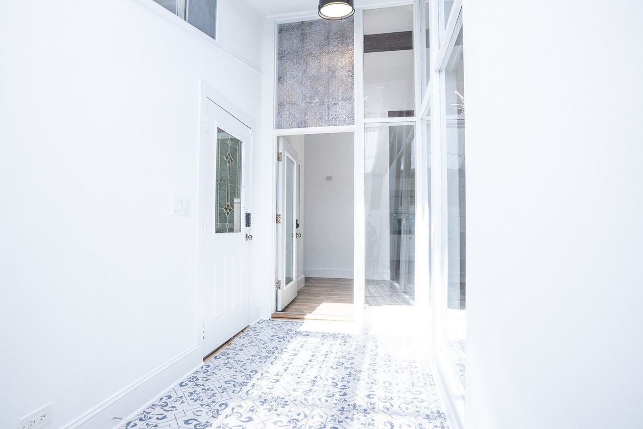 523 Green Bay Rd - Photo 3 of 19