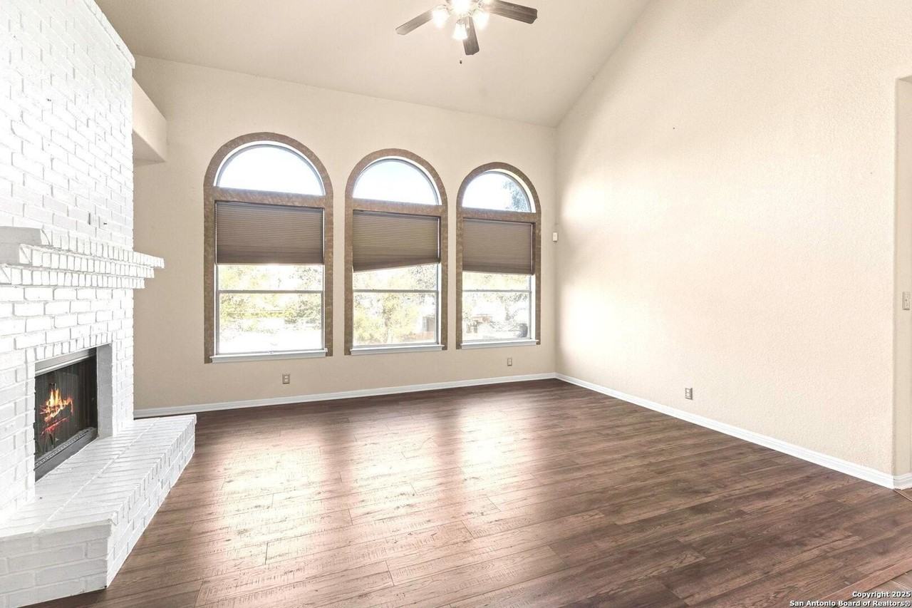 419 Coyanosa Fls - Photo 6 of 31