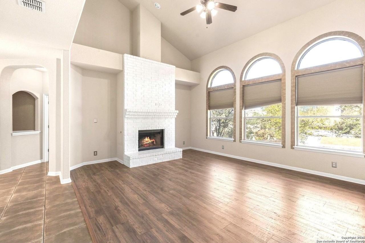 419 Coyanosa Fls - Photo 7 of 31