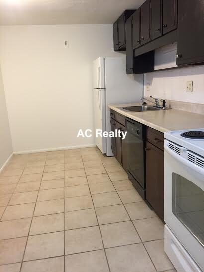 435 Shirley St #24 - Photo 3 of 6