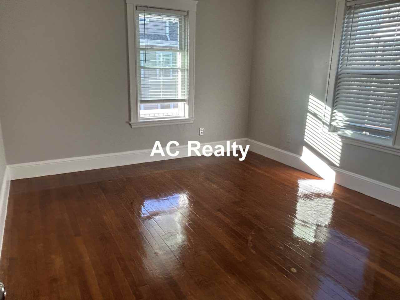 21 Carney St #2 - Photo 5 of 9