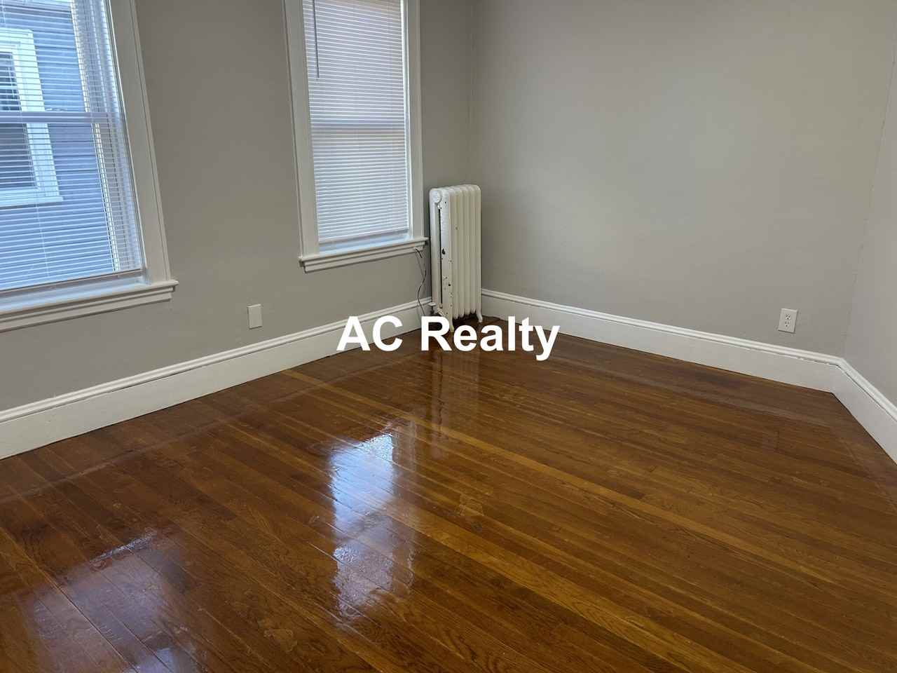 21 Carney St #2 - Photo 7 of 9