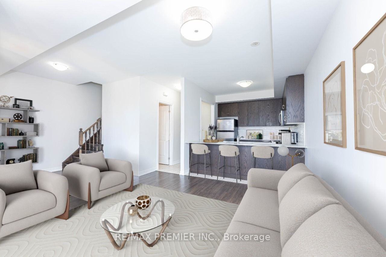 105 Kayla Crescent - Photo 2 of 11