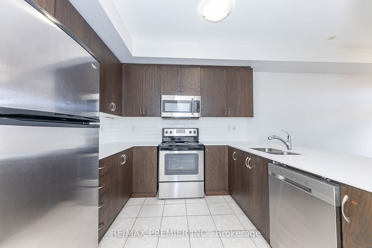 105 Kayla Crescent - Photo 3 of 11