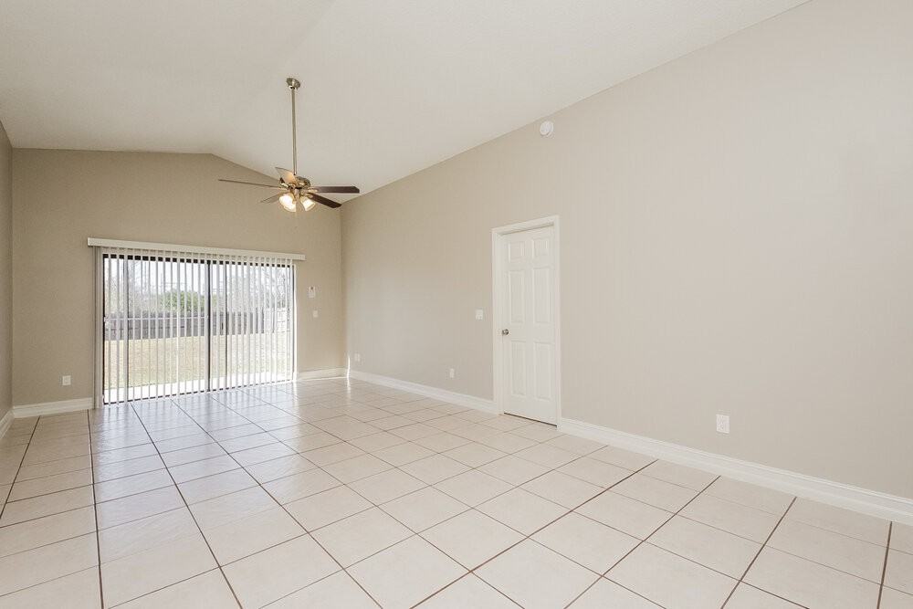 297 Chicago Woods Cir - Photo 4 of 15