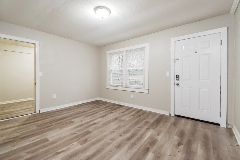 5578 Owens Dr - Photo 3 of 16