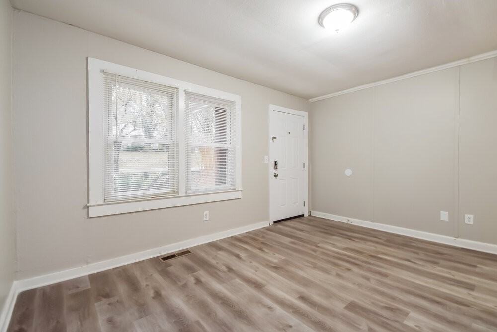 5578 Owens Dr - Photo 4 of 16