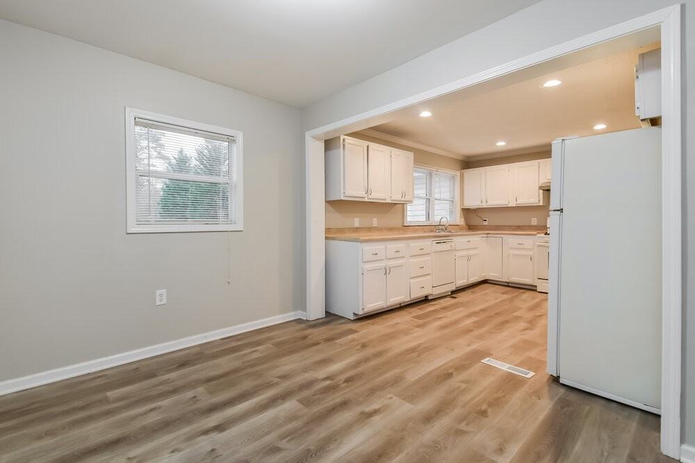 5578 Owens Dr - Photo 5 of 16