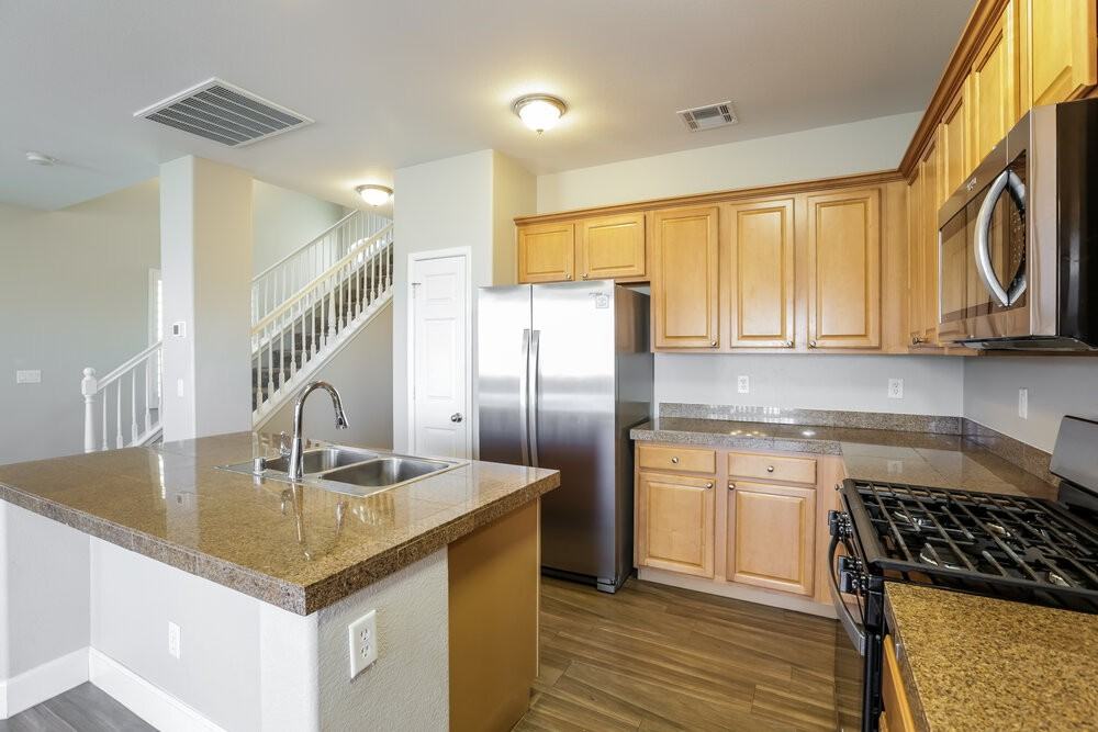 9060 Black Elk Ave - Photo 7 of 17