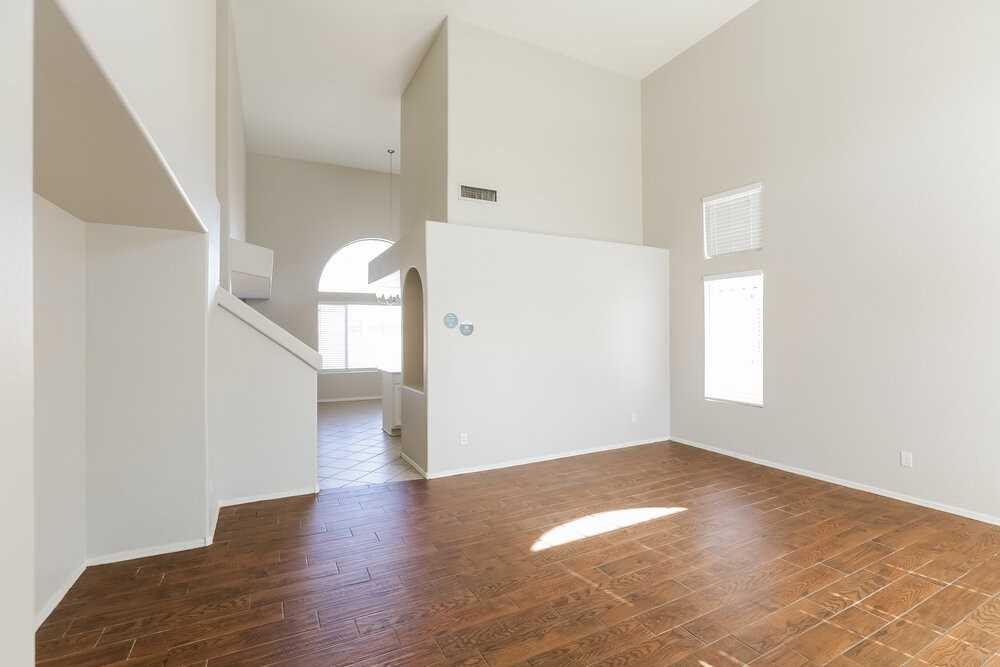 11024 W Frier Dr - Photo 5 of 17