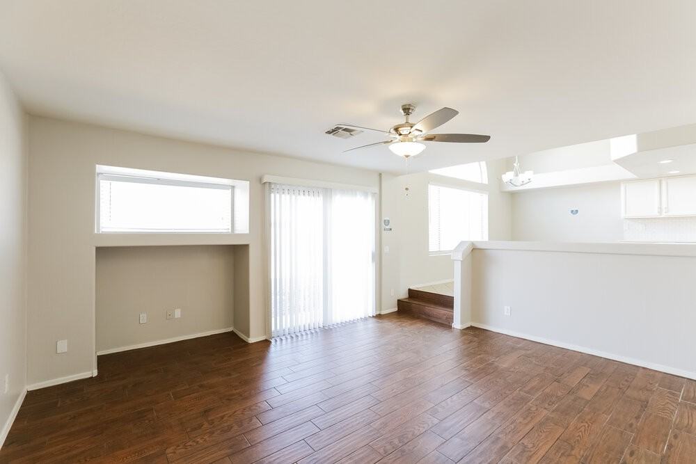 11024 W Frier Dr - Photo 7 of 17