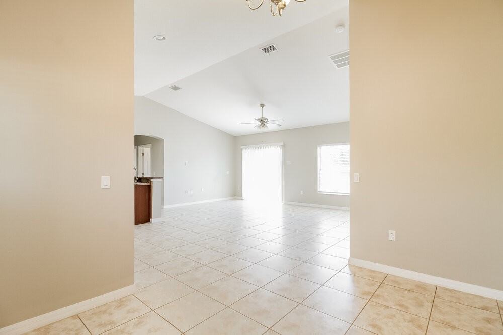 4108 Shelter Bay Dr - Photo 5 of 16