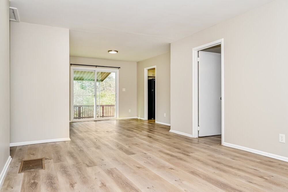 367 Lady Guinevere Way - Photo 4 of 16