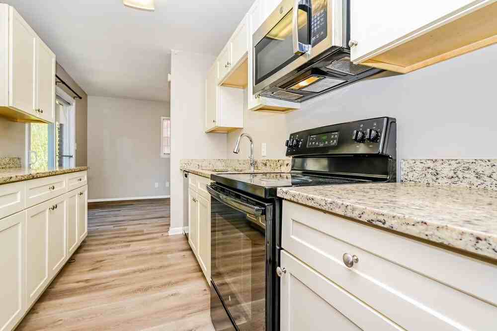 367 Lady Guinevere Way - Photo 5 of 16