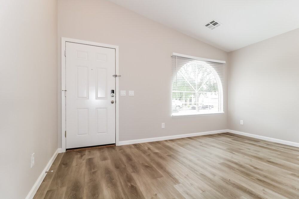 1615 E Ash Ave - Photo 4 of 16