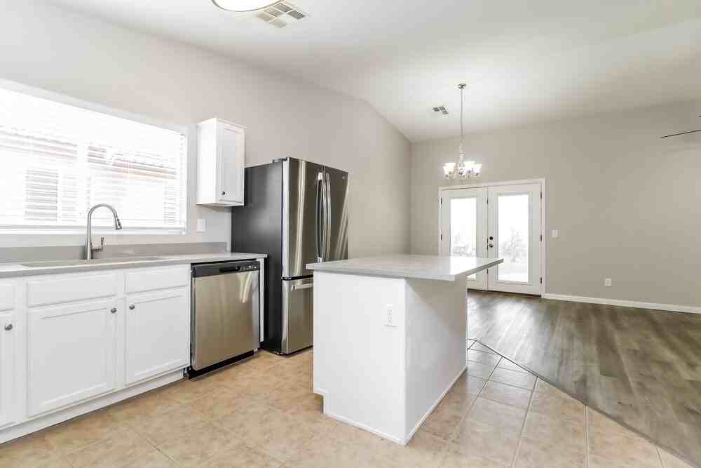 1615 E Ash Ave - Photo 7 of 16