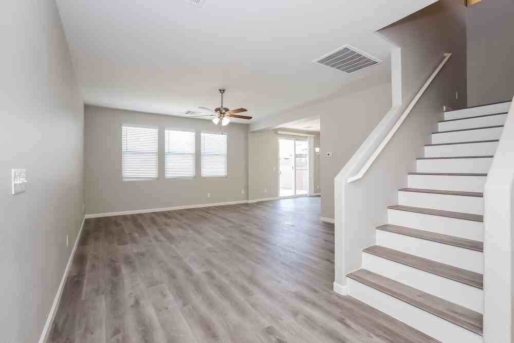 8644 Painted Horseshoe St - Photo 4 of 17