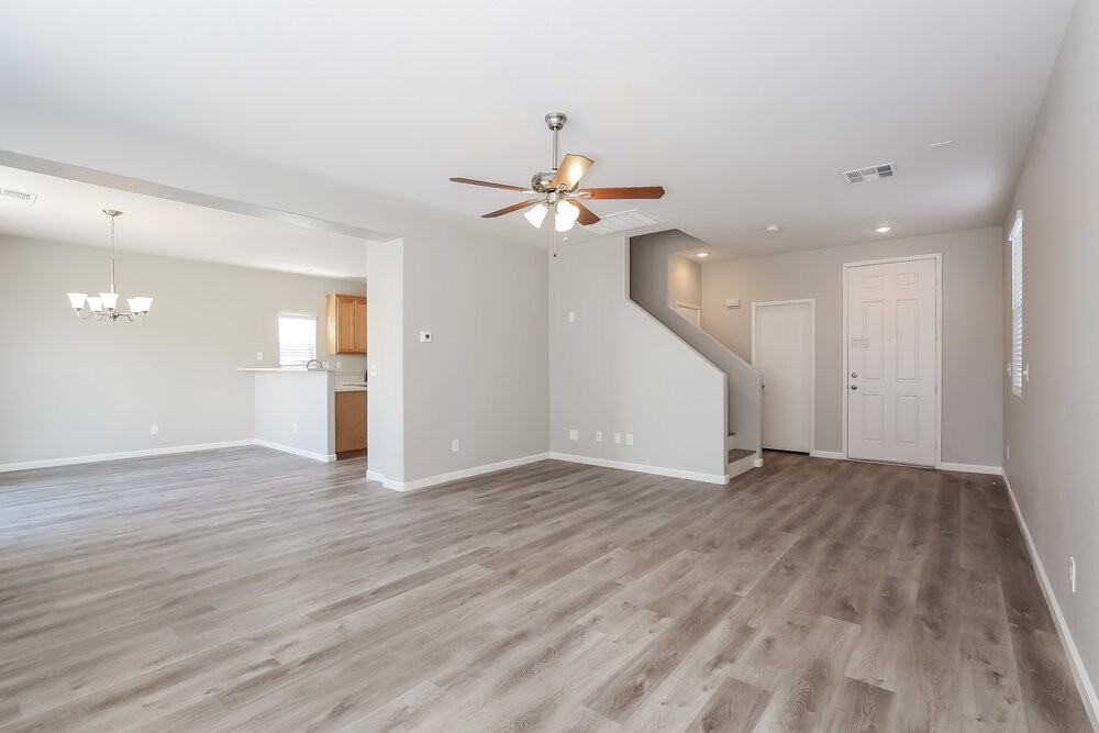 8644 Painted Horseshoe St - Photo 5 of 17