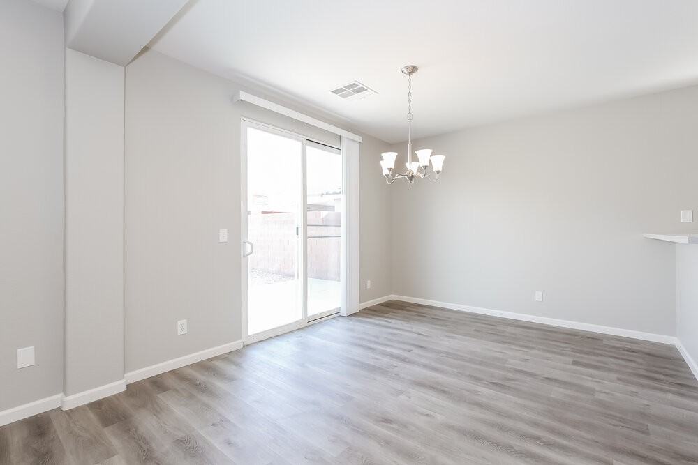 8644 Painted Horseshoe St - Photo 6 of 17