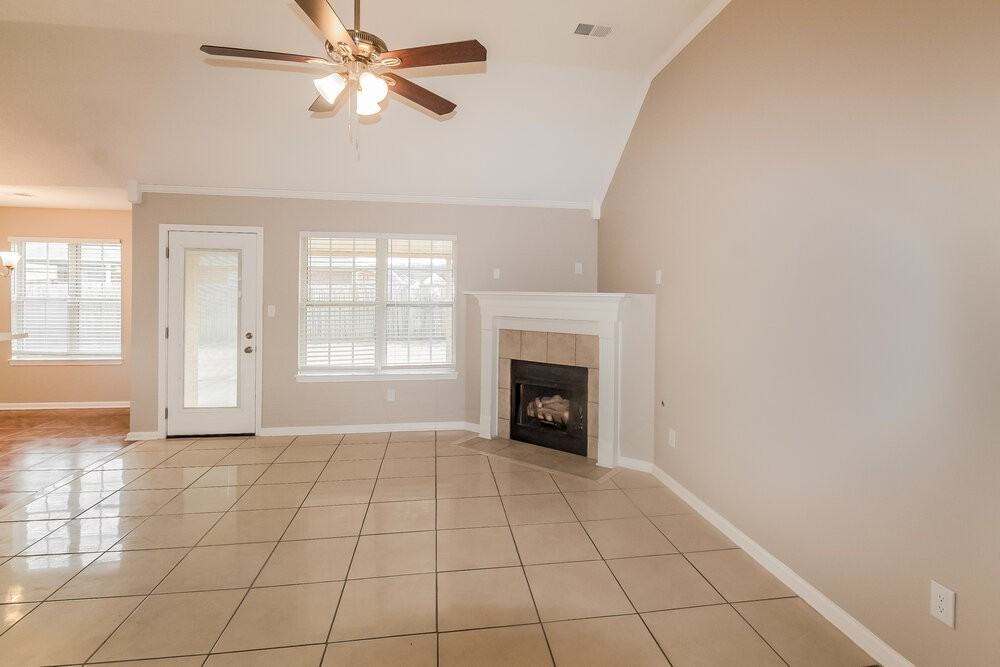 4283 Ravenwood Park W - Photo 5 of 17