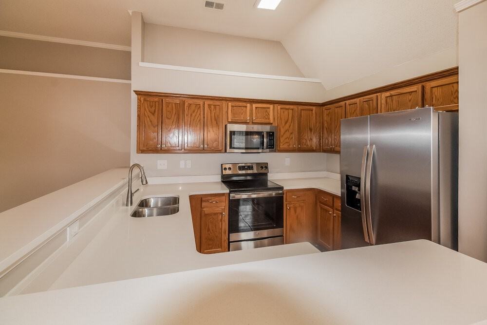 4283 Ravenwood Park W - Photo 7 of 17