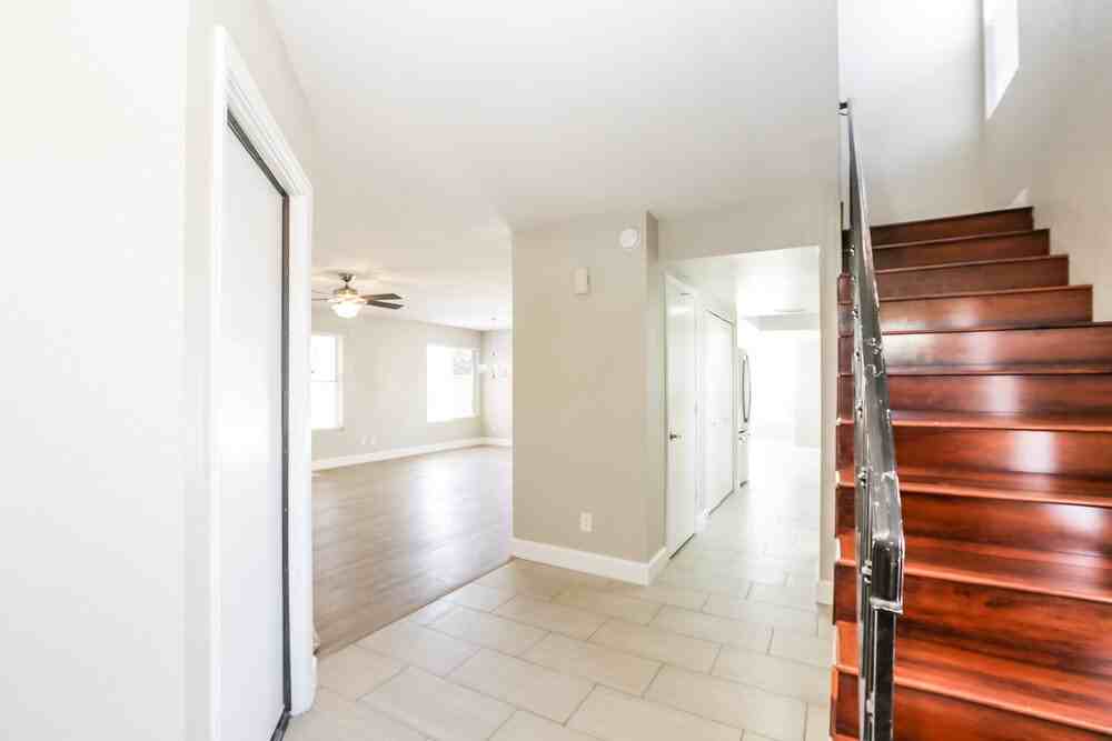 7922 W Laurel Ln - Photo 4 of 17